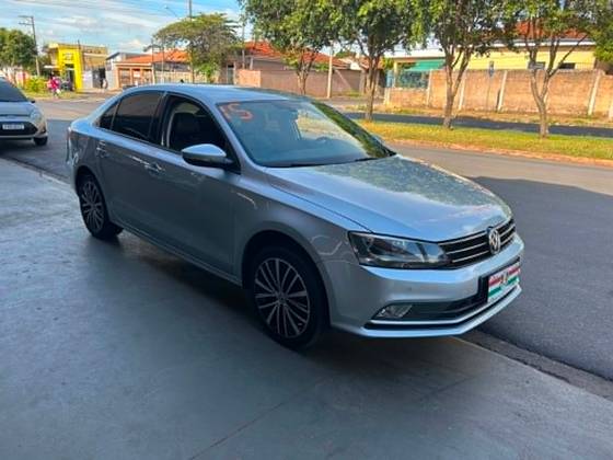 VOLKSWAGEN JETTA 2.0 COMFORTLINE FLEX 4P TIPTRONIC